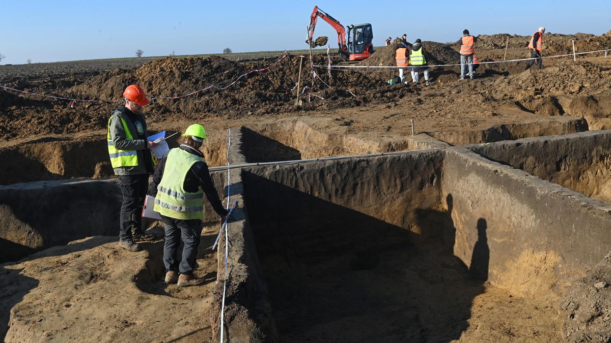 Archeologové objevili při průzkumu dálnice u Přerova pozůstatky pravěkých vesnic